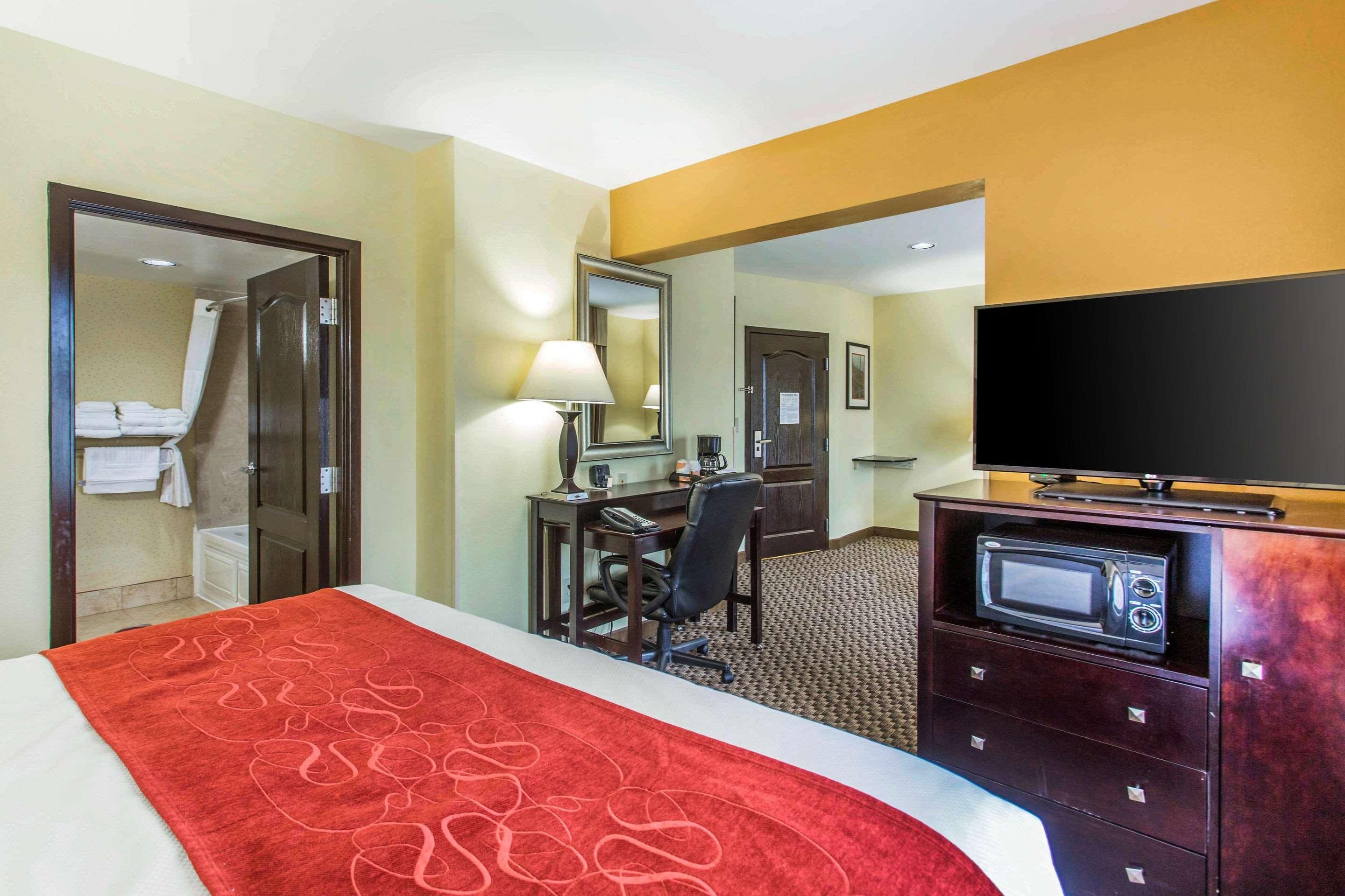 Comfort Suites Clinton Near Presbyterian College Exteriör bild