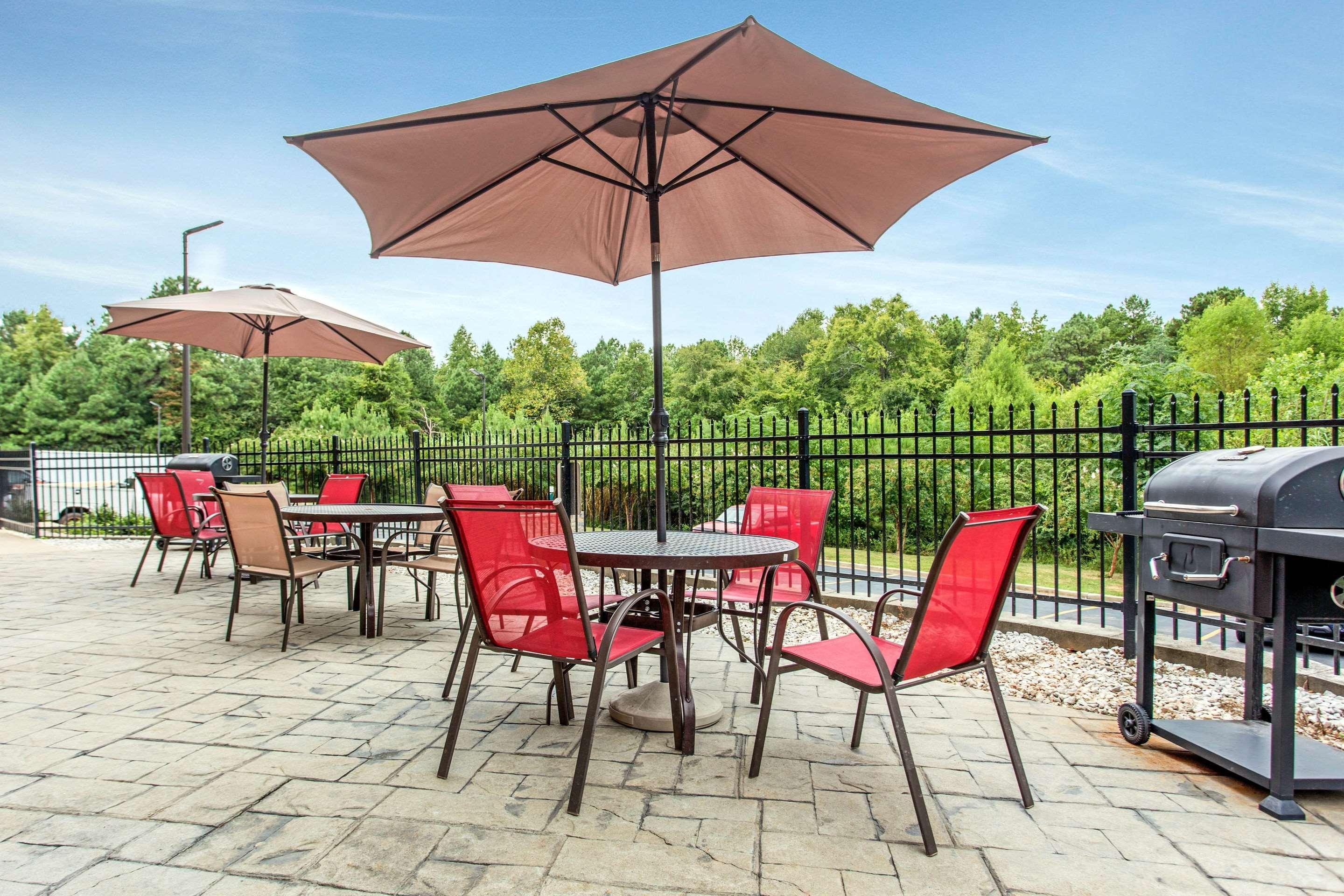 Comfort Suites Clinton Near Presbyterian College Exteriör bild