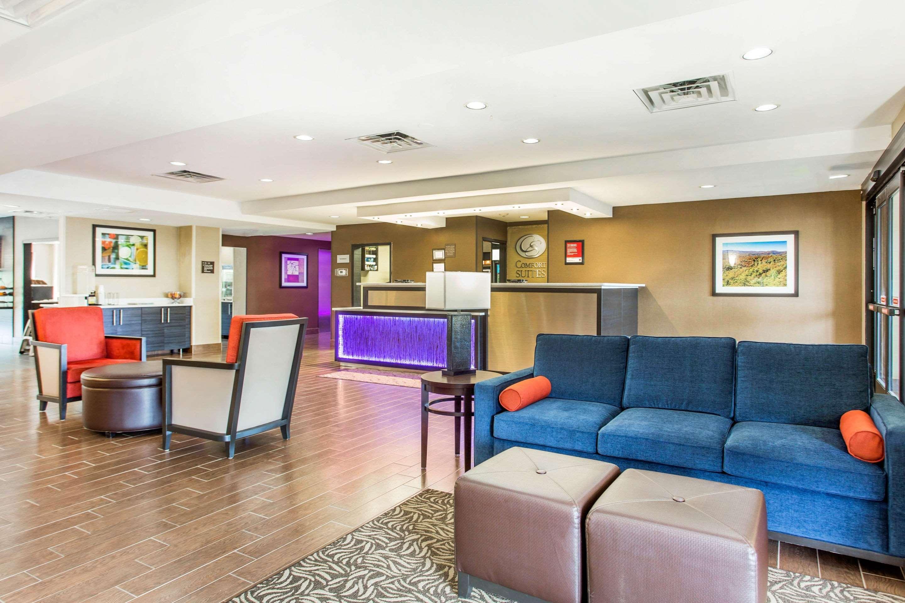 Comfort Suites Clinton Near Presbyterian College Exteriör bild