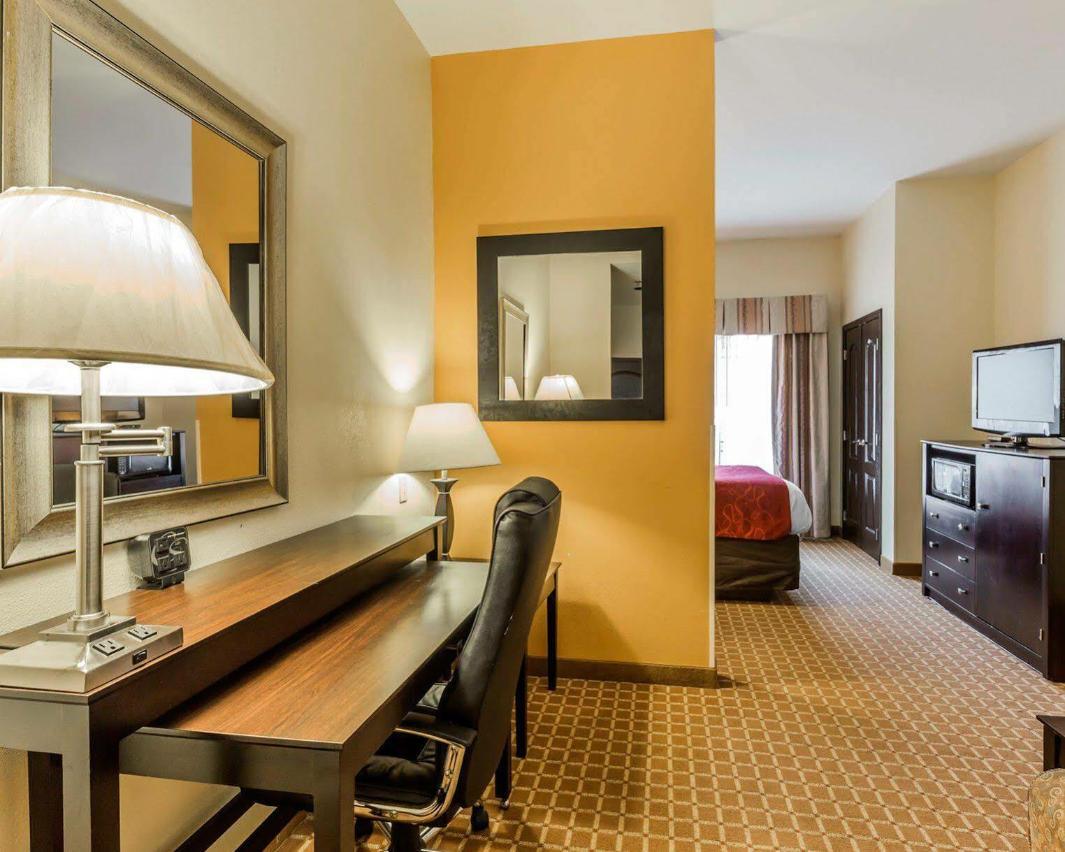 Comfort Suites Clinton Near Presbyterian College Exteriör bild
