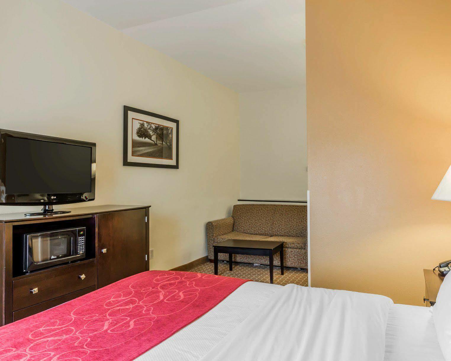 Comfort Suites Clinton Near Presbyterian College Exteriör bild