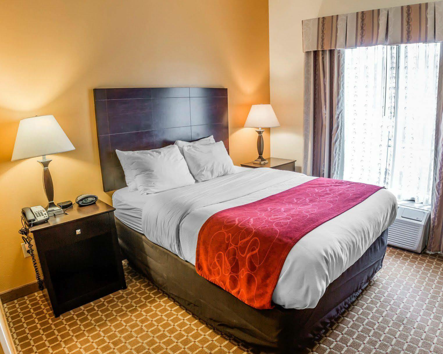 Comfort Suites Clinton Near Presbyterian College Exteriör bild